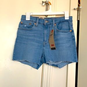Levi shorts light wash